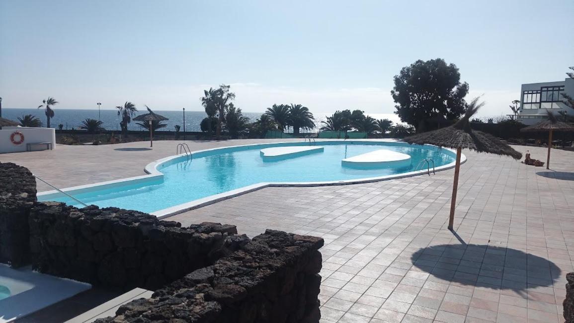 Tuscan Apartment Mit Meerblick Und Terrasse Costa Teguise Eksteriør billede